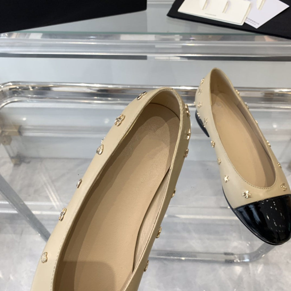 CHANEL ballet flat beige black lamskin with multi logo
