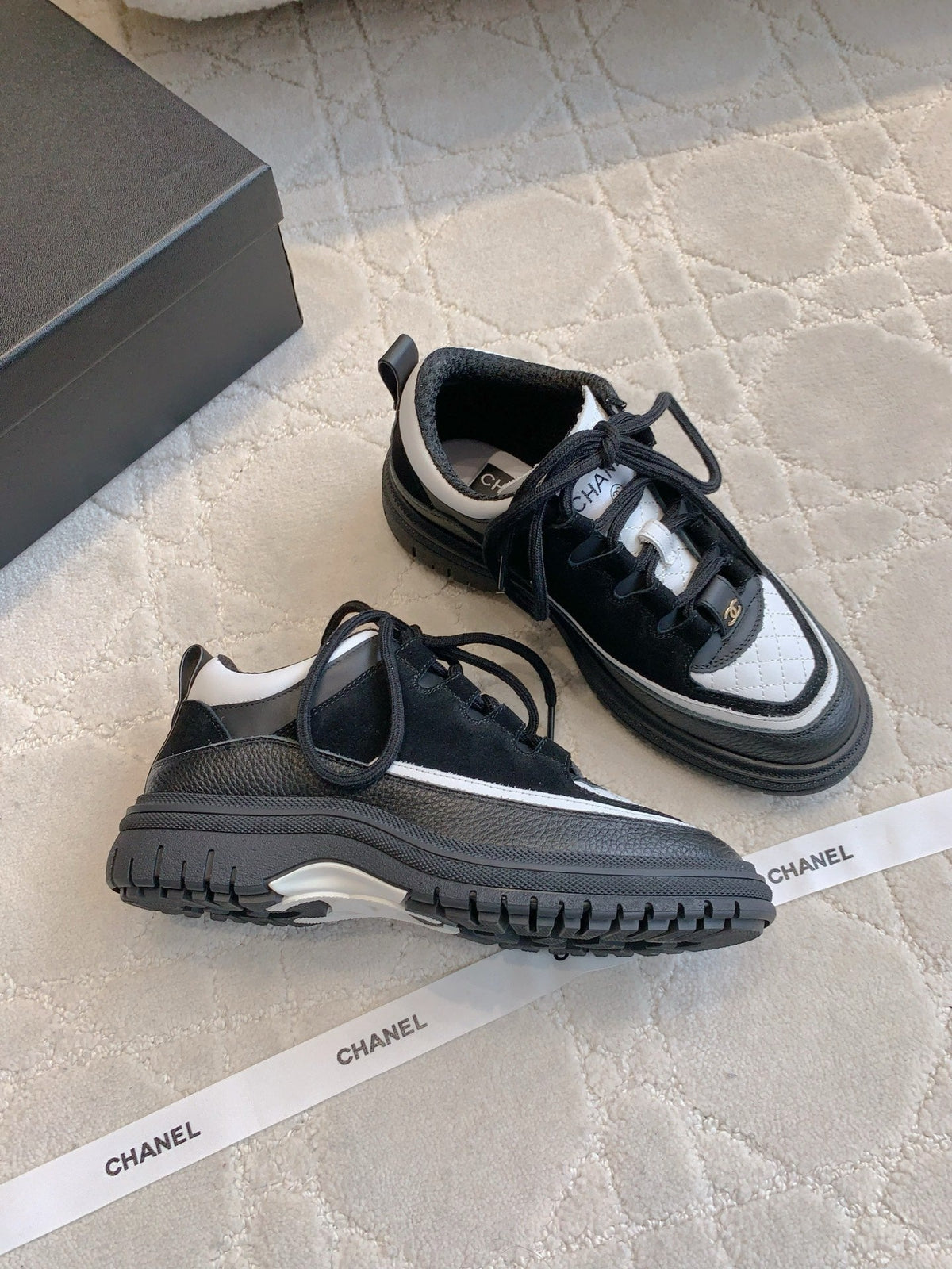 CHANEL 25S TRAINERS 40MM IN BLACK AND WHITE CALFSKIN AND SUEDE